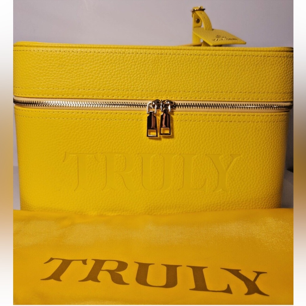 TRULY St. Tropez Luxury Travel Trunk